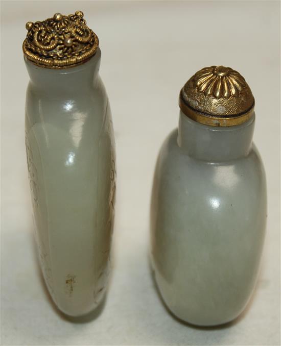 Two Chinese jade snuff bottles, 1800-1900, 4.9cm